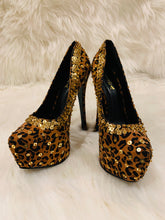 Load image into Gallery viewer, Leopard Gold Sequence pumps
