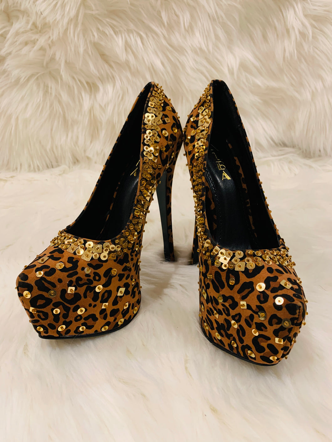 Leopard Gold Sequence pumps